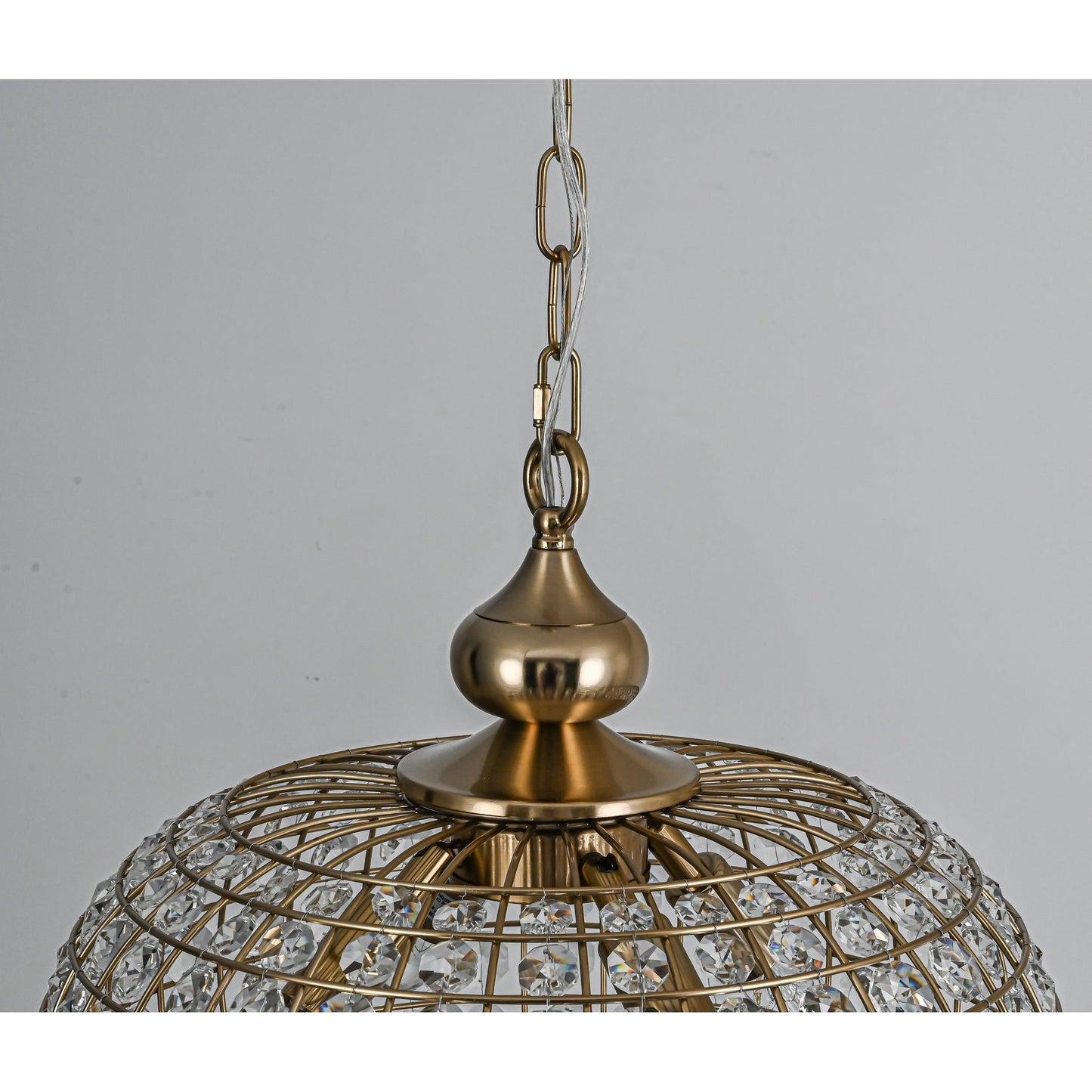 Luminaire suspendu rétro français à 4/5 lumières, globe en laiton antique et cristal, pour îlot de cuisine.