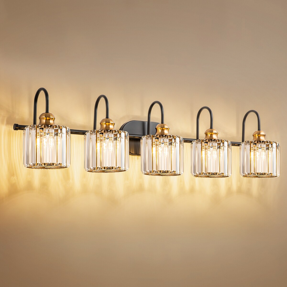 Éclairage de salle de bain linéaire à 5 lumières, à intensité variable, avec abat-jour en cristal cylindrique, style glamour.
