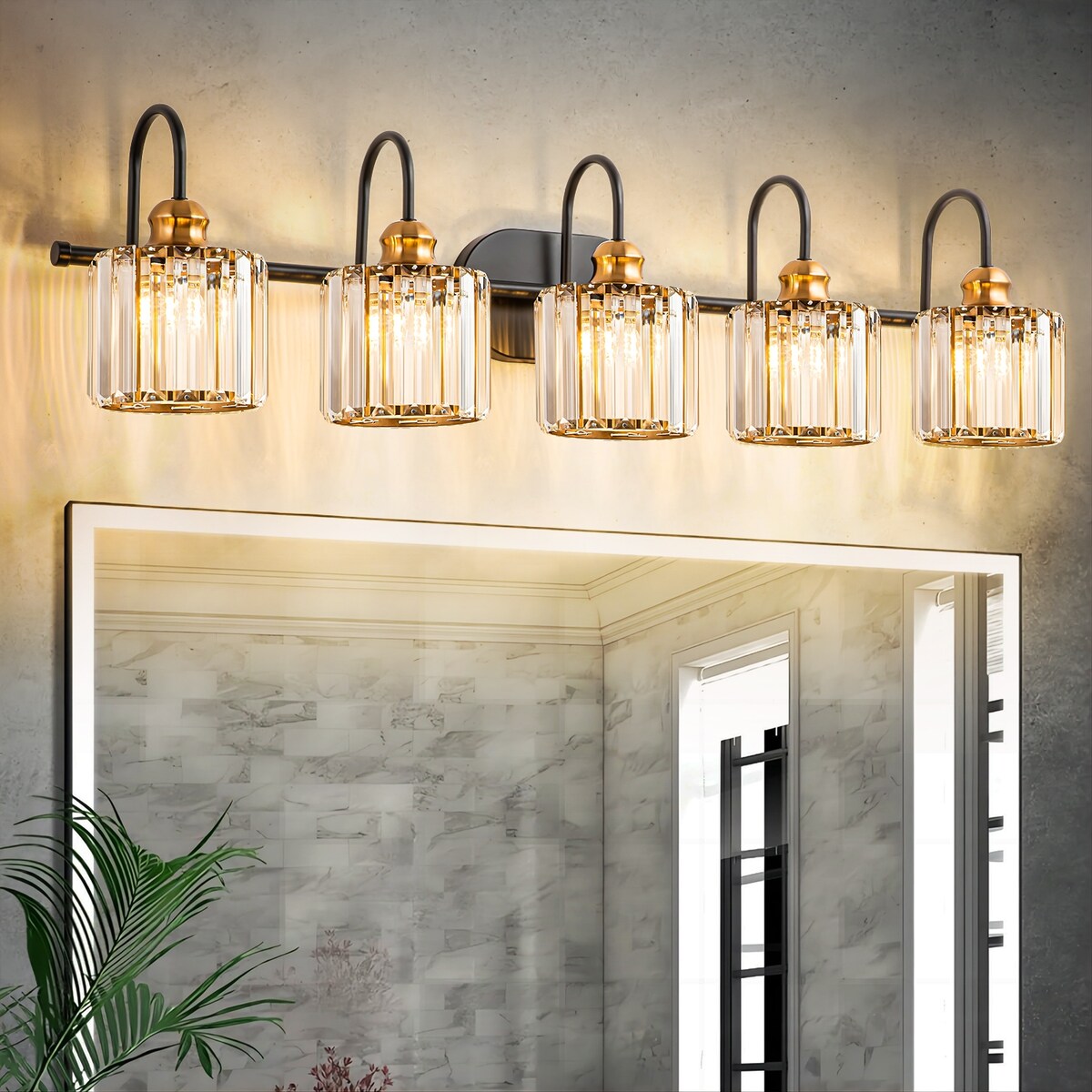 Éclairage de salle de bain linéaire à 5 lumières, à intensité variable, avec abat-jour en cristal cylindrique, style glamour.