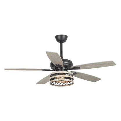Ventilateur de plafond à 5 pales en bois flotté style farmhouse, avec cage noire et télécommande.