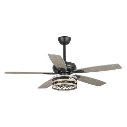 Ventilateur de plafond à 5 pales en bois flotté style farmhouse, avec cage noire et télécommande.