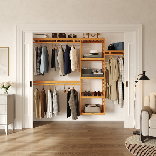 Système de rangement à armoire intégrée en bois massif Simplicity de John Louis Home, couleur érable miel