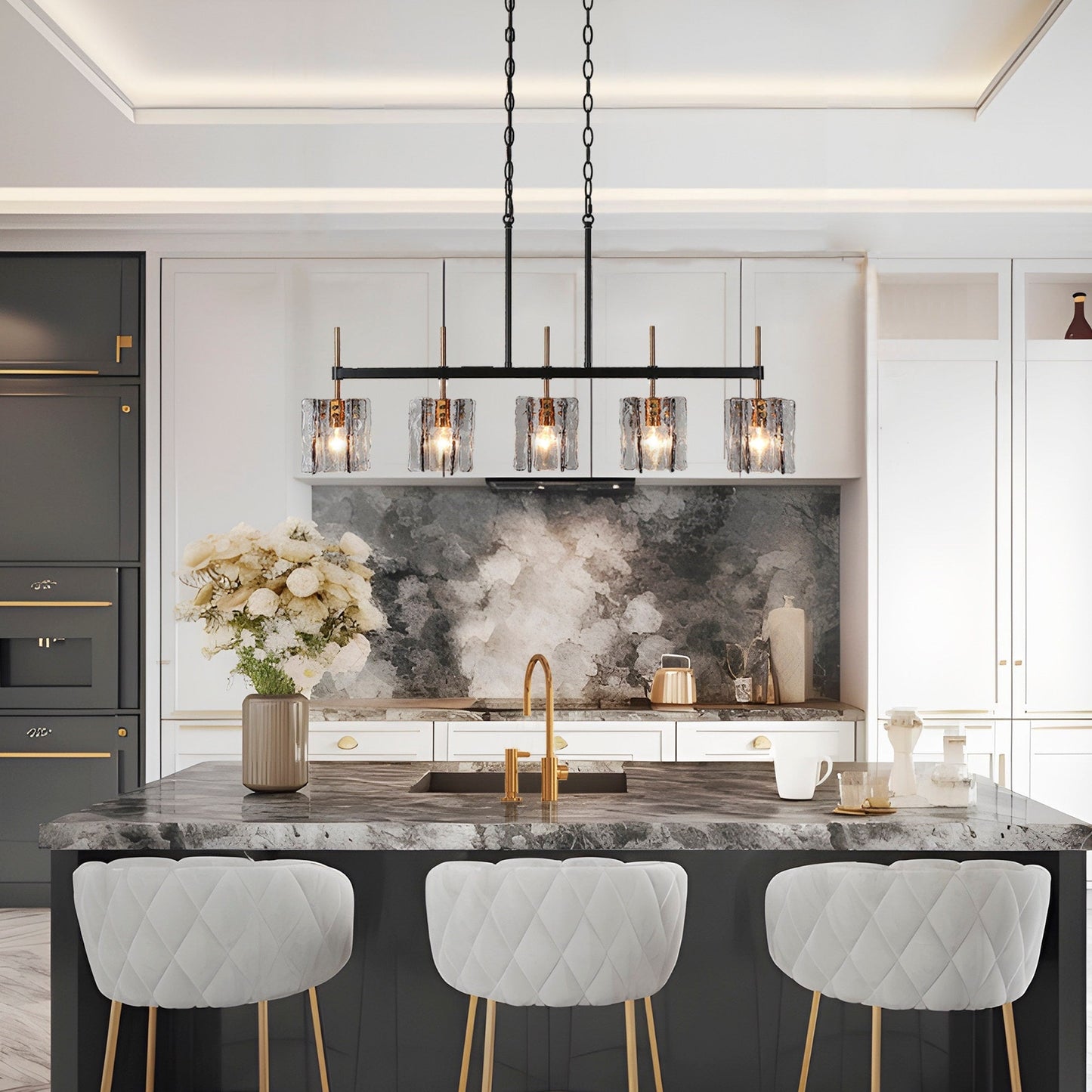 Luminaire suspendu linéaire moderne Kasy à 5 lumières, verre texturé, design unique, idéal pour îlot de cuisine.