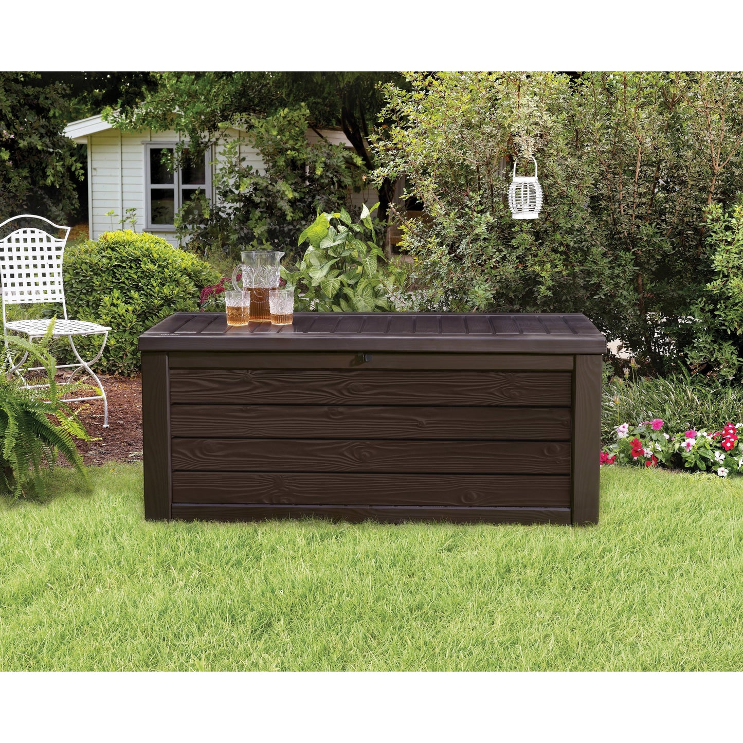 Keter Westwood, coffre de rangement extérieur en résine, grand format, résistant, 150 gallons, pour meubles et autres articles, brun.