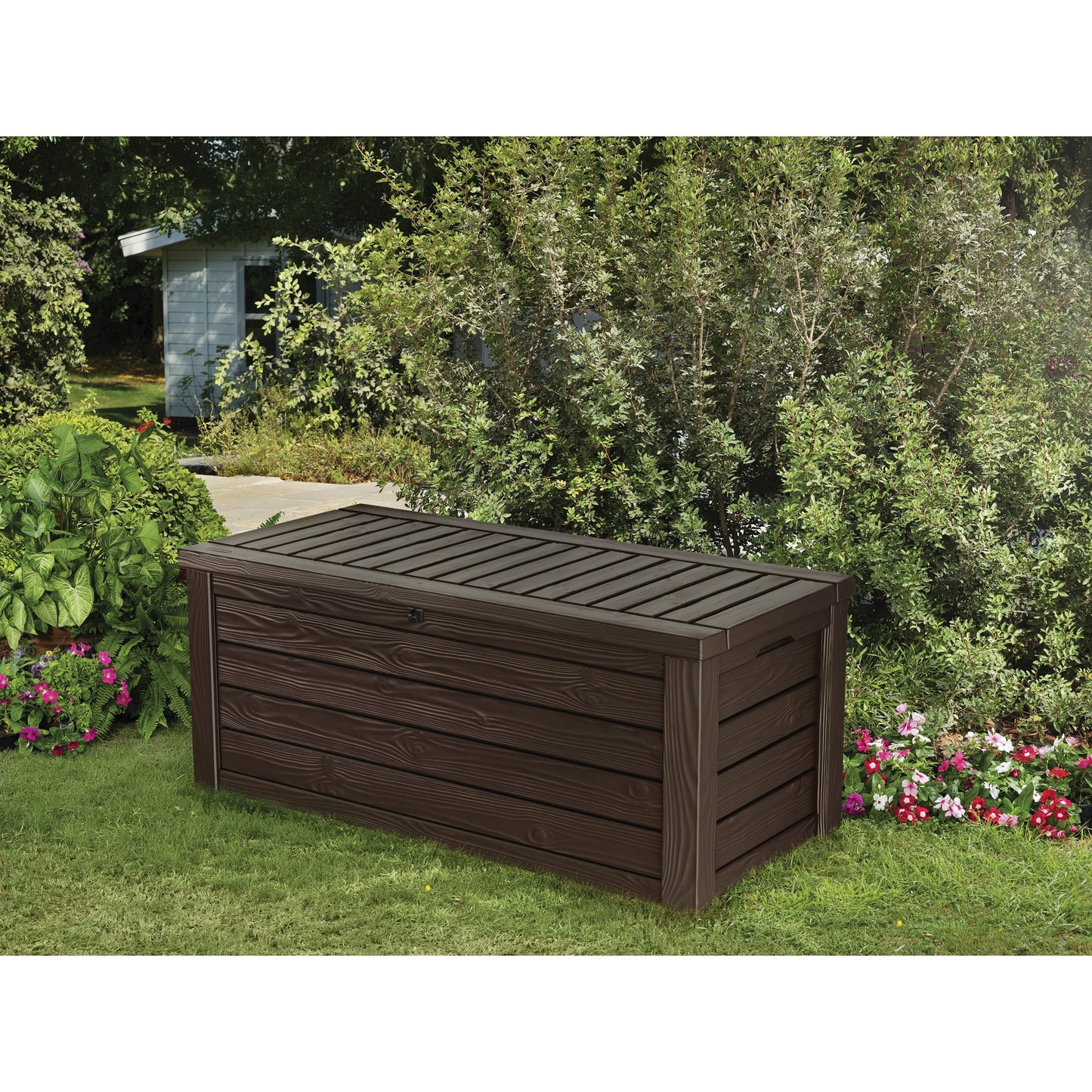 Keter Westwood, coffre de rangement extérieur en résine, grand format, résistant, 150 gallons, pour meubles et autres articles, brun.