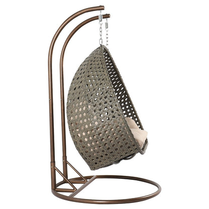 LeisureMod Chaise suspendue en forme d'œuf pour 2 personnes avec support - Hamac balançoire en rotin tressé pour intérieur/extérieur avec coussins