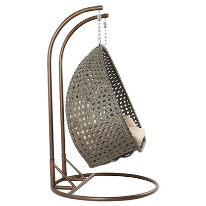 LeisureMod Chaise suspendue en forme d'œuf pour 2 personnes avec support - Hamac balançoire en rotin tressé pour intérieur/extérieur avec coussins