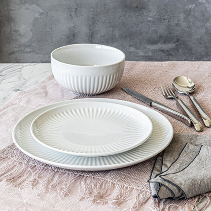 Service de table en porcelaine blanche Over and Back, 24 pièces, à bords cannelés