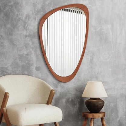 Miroir mural asymétrique en forme de galet avec cadre en pin.