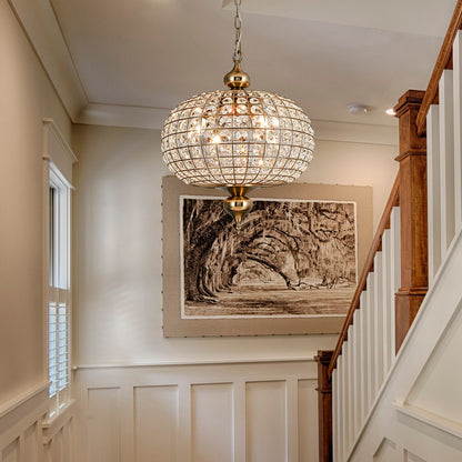 Luminaire suspendu rétro français à 4/5 lumières, globe en laiton antique et cristal, pour îlot de cuisine.
