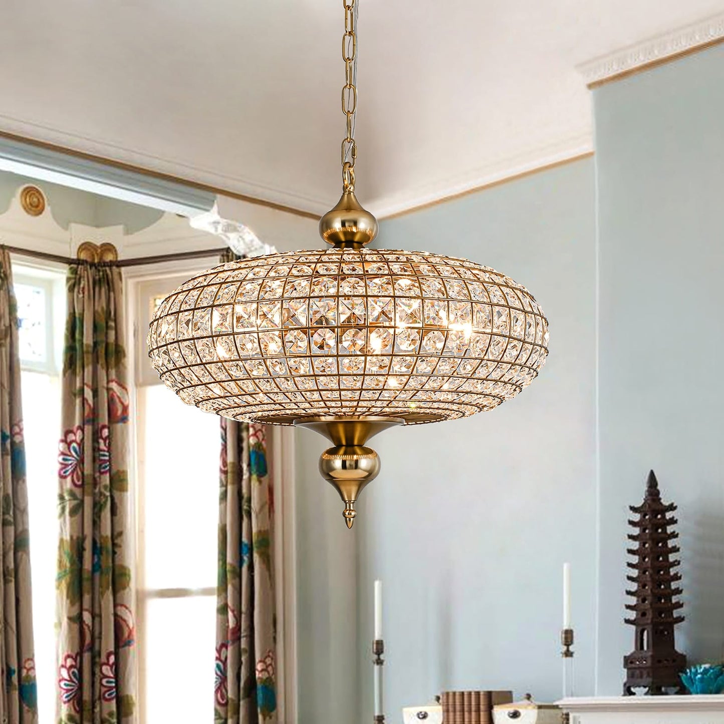 Luminaire suspendu rétro français à 4/5 lumières, globe en laiton antique et cristal, pour îlot de cuisine.