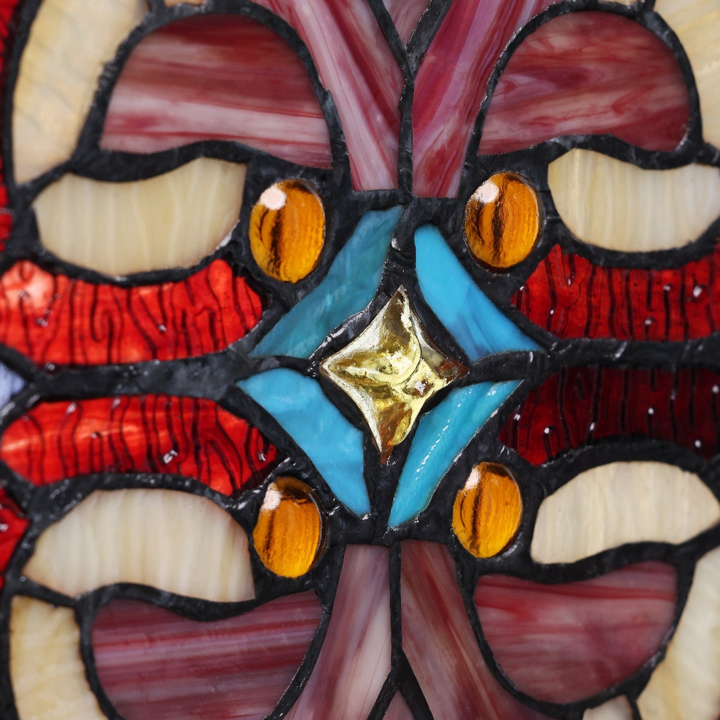 Panneau de fenêtre en verre dépoli à motifs de fleur de lis de style victorien de River of Goods - 24,1 cm (L) x 0,6 cm (l) x 91,4 cm (H)