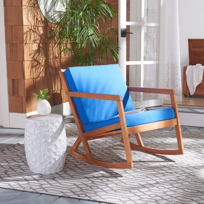 Chaise à bascule d'extérieur Makaila de SAFAVIEH avec coussin - 66L x 79P x 97H (cm)
