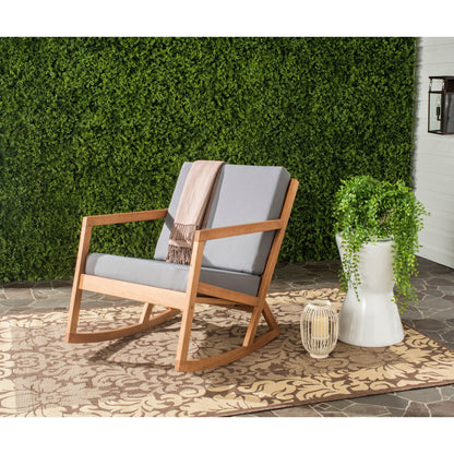 Chaise à bascule d'extérieur Makaila de SAFAVIEH avec coussin - 66L x 79P x 97H (cm)
