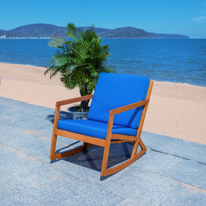 Chaise à bascule d'extérieur Makaila de SAFAVIEH avec coussin - 66L x 79P x 97H (cm)