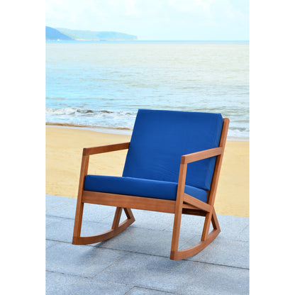 Chaise à bascule d'extérieur Makaila de SAFAVIEH avec coussin - 66L x 79P x 97H (cm)