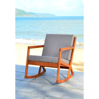 Chaise à bascule d'extérieur Makaila de SAFAVIEH avec coussin - 66L x 79P x 97H (cm)