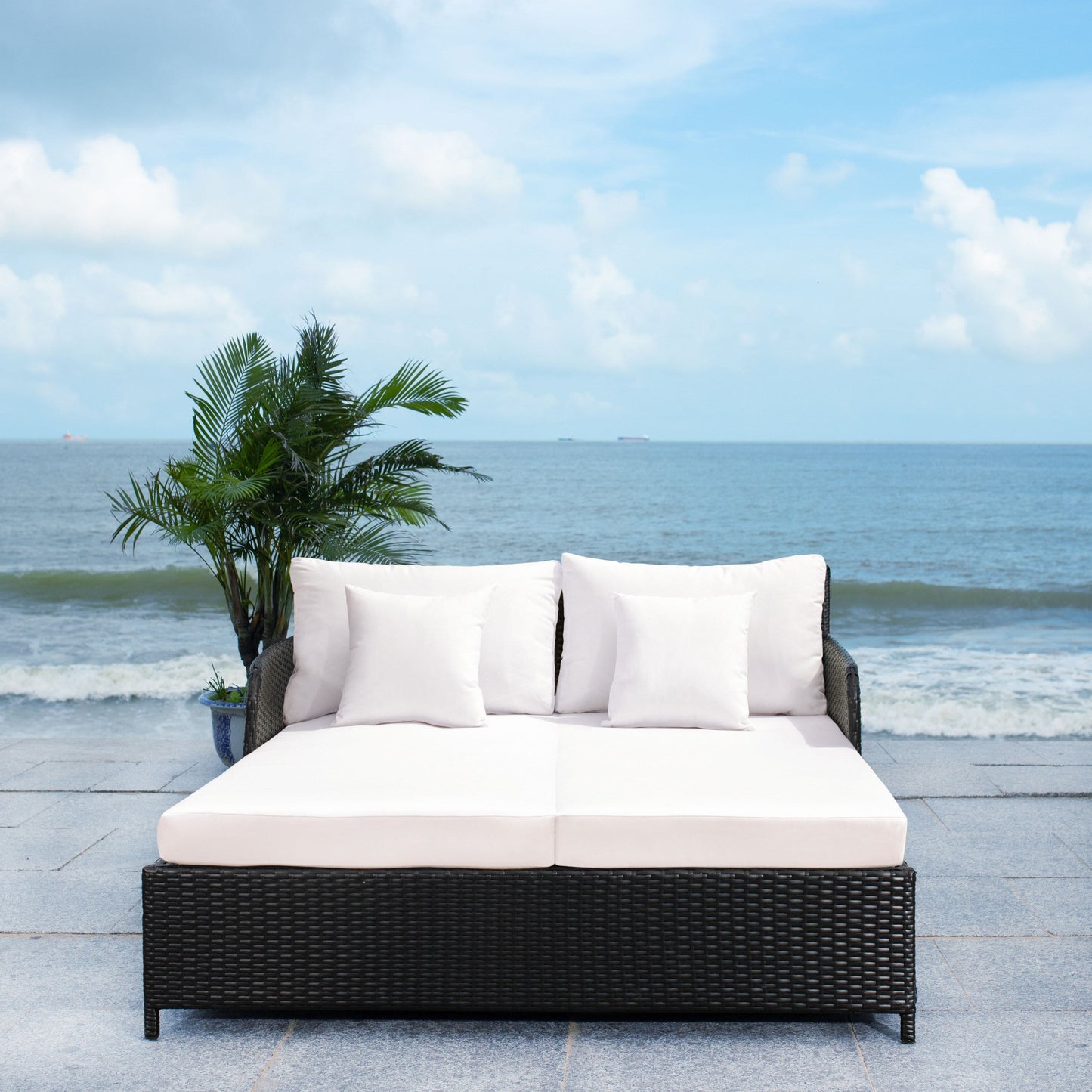 SAFAVIEH Fauteuil de jardin en osier Taniyah avec coussins - 135L x 71P x 157H (cm)