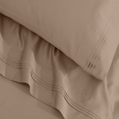 Jeu de draps uni en coton égyptien supérieur, 1500 fils, avec profonde poche.