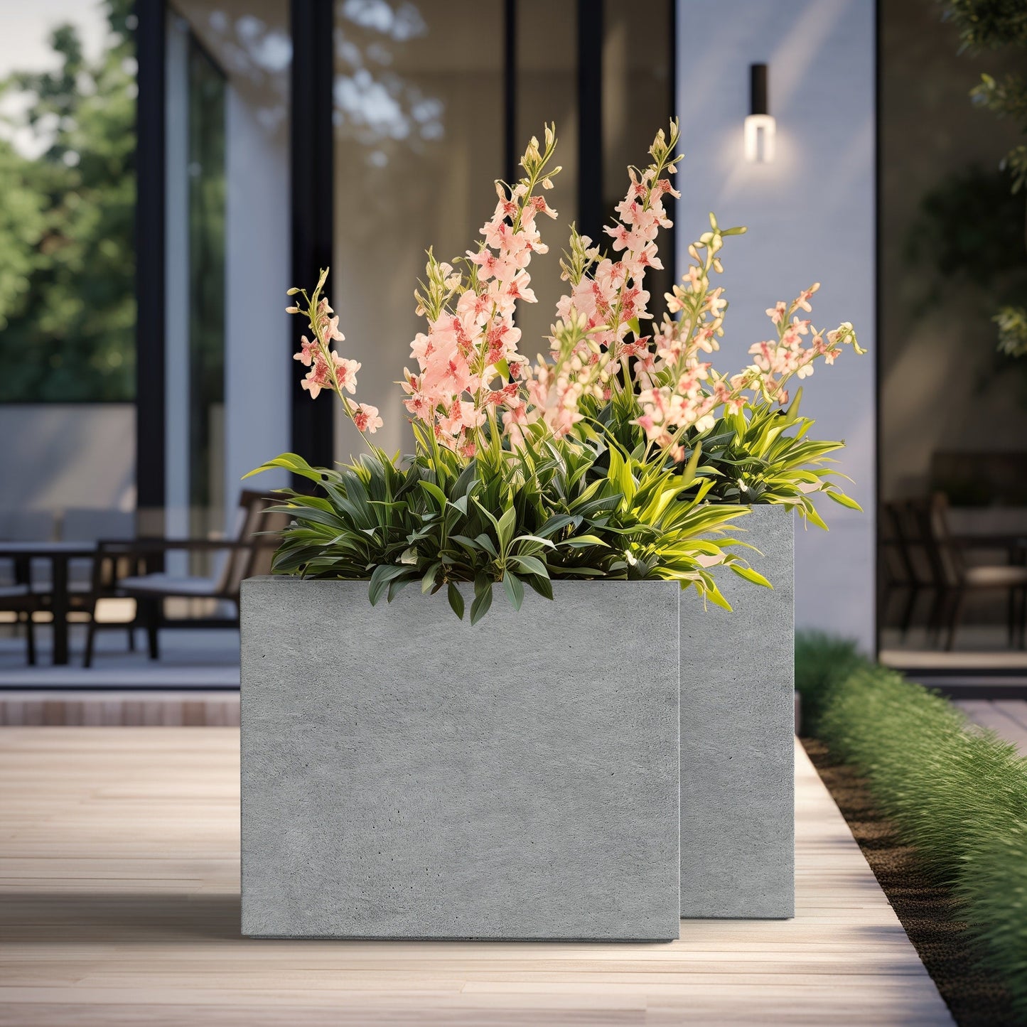 Grandes jardineries rectangulaires en béton / Grandes jardineries pour fleurs, pour intérieur et extérieur