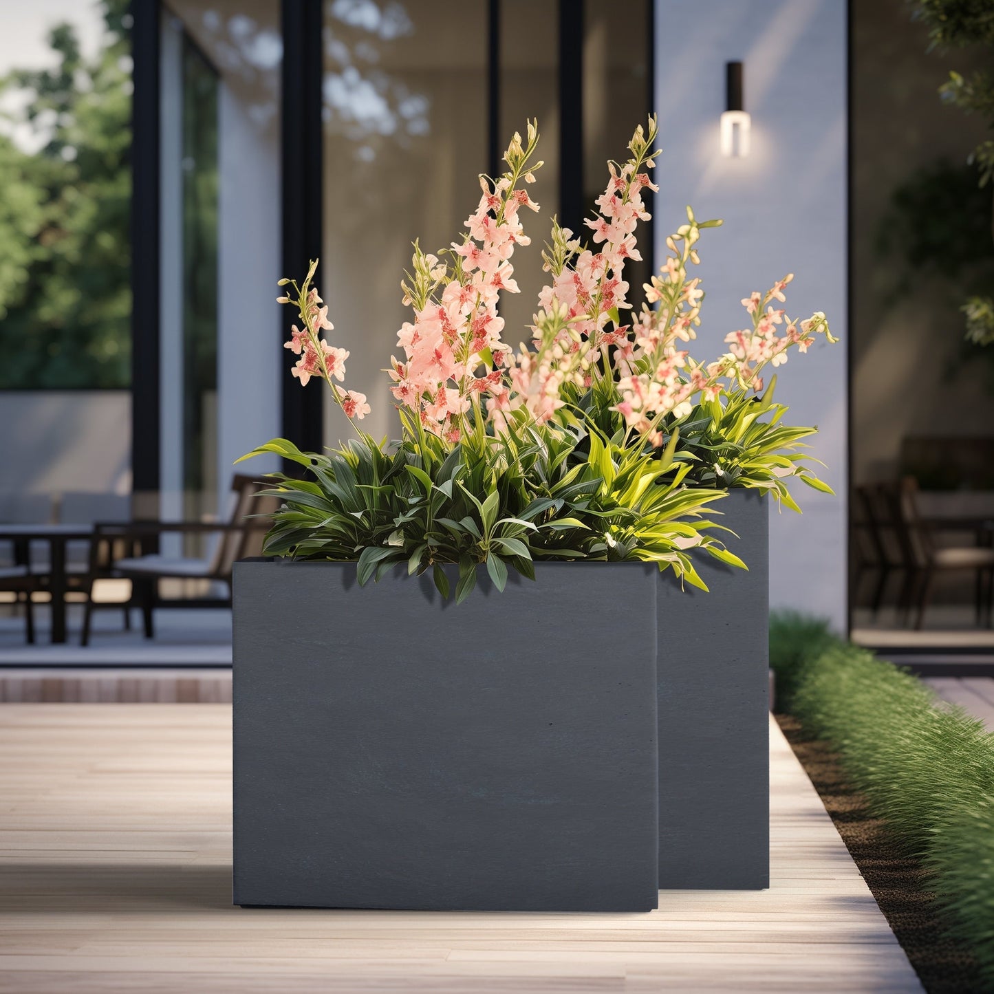 Grandes jardineries rectangulaires en béton / Grandes jardineries pour fleurs, pour intérieur et extérieur