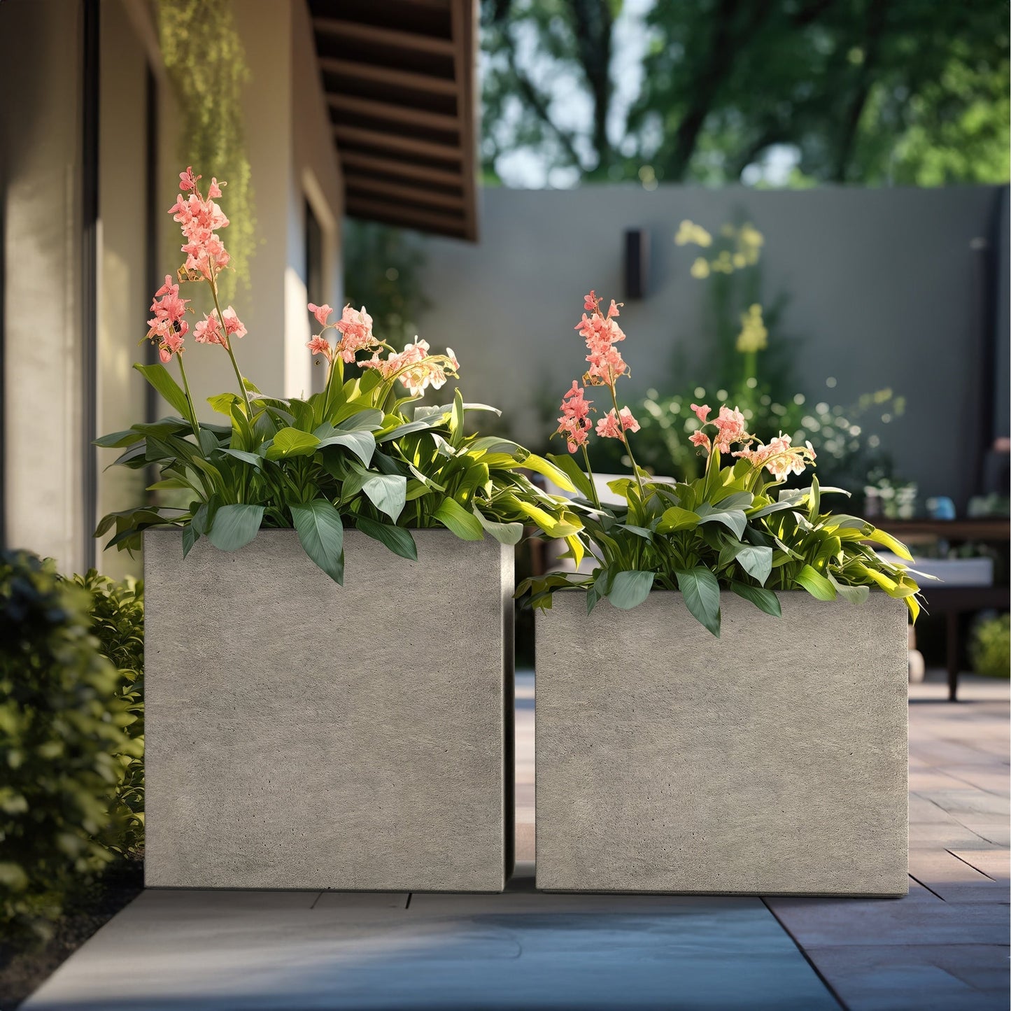 Grandes jardineries rectangulaires en béton / Grandes jardineries pour fleurs, pour intérieur et extérieur