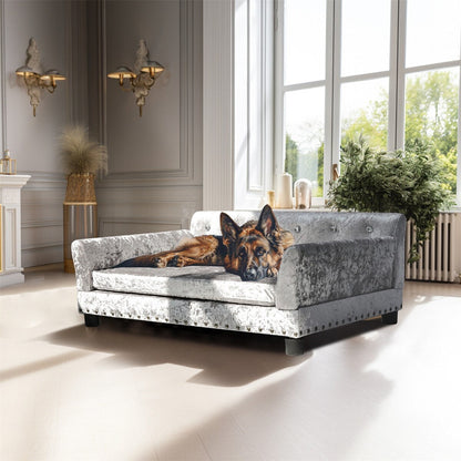 Lit pour animaux de compagnie en forme de canapé en velours capitonné, recouvert de tissu et doté d'un coussin amovible.