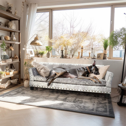 Lit pour animaux de compagnie en forme de canapé en velours capitonné, recouvert de tissu et doté d'un coussin amovible.