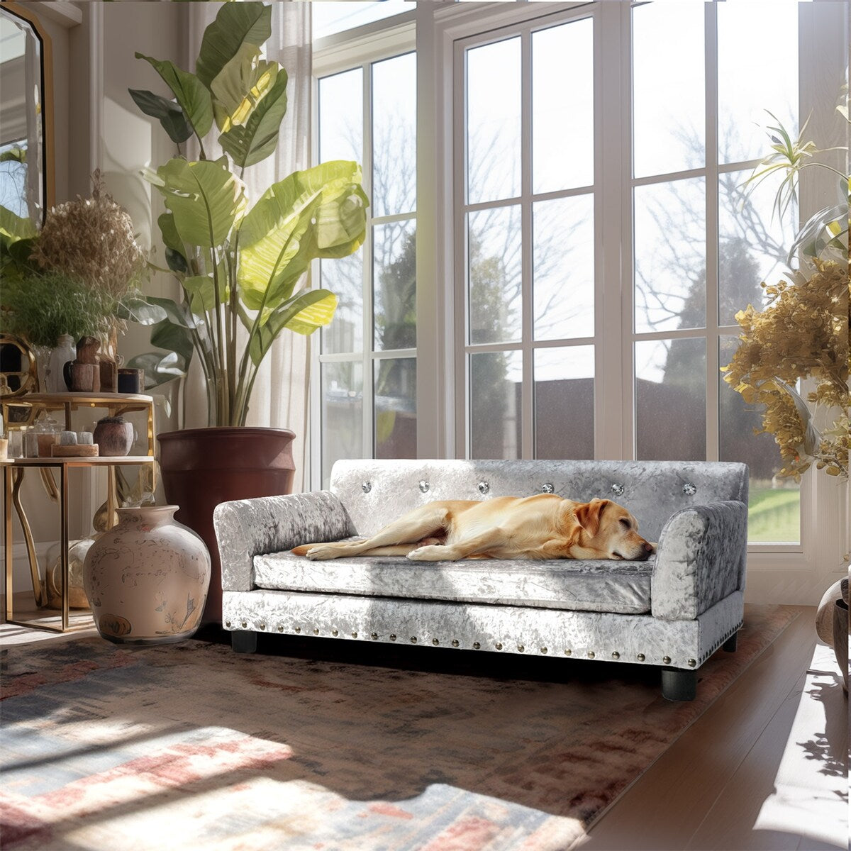 Lit pour animaux de compagnie en forme de canapé en velours capitonné, recouvert de tissu et doté d'un coussin amovible.