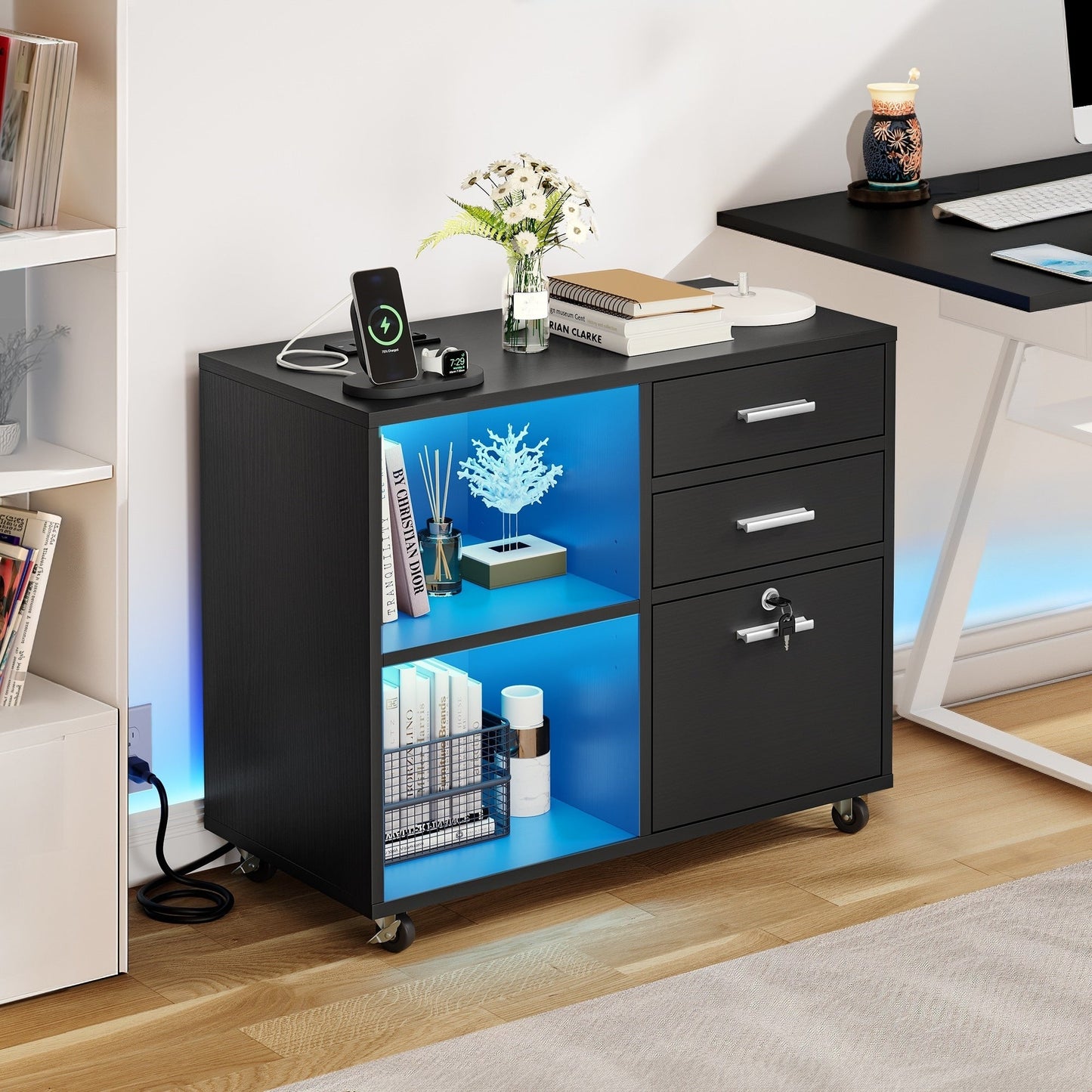 Meuble de rangement en bois avec station de recharge, classeur latéral mobile verrouillable, compatible avec les dossiers A4, lettres et documents légaux.